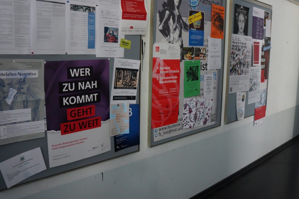 Plakat in der Unitobler. Bild: Angela Krenger